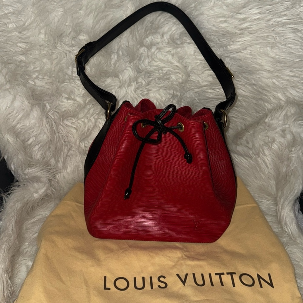 STILL AVAILABLE 
COPY - Authentic Louis Vuitton petit Epi Noe Bucket Bag red